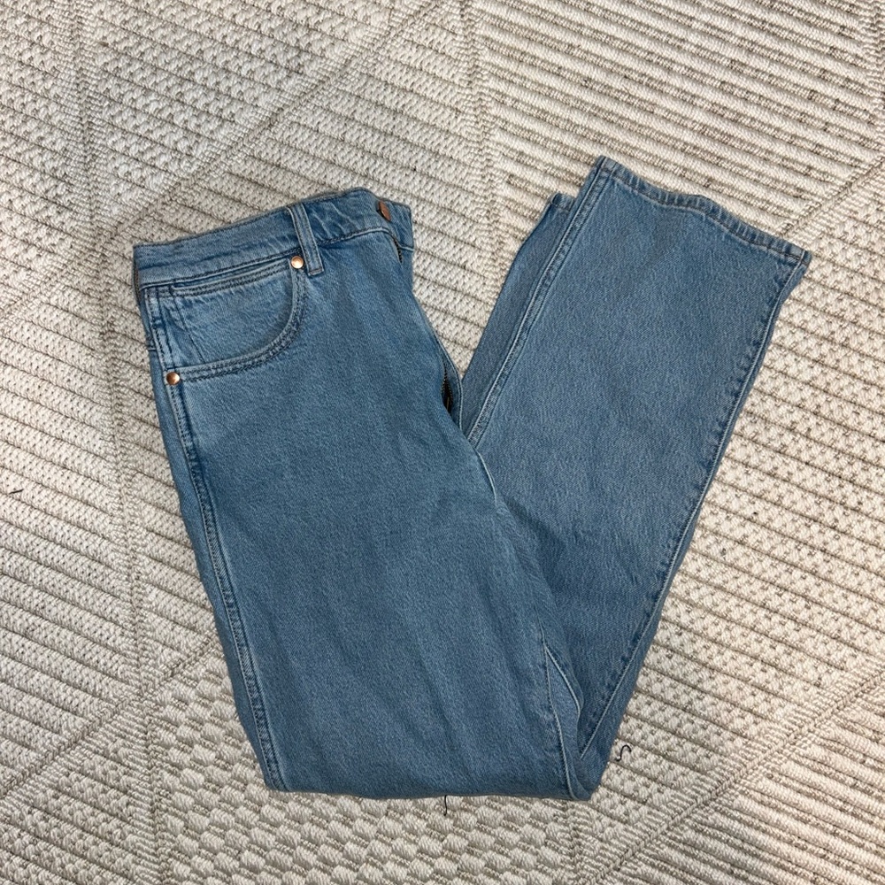 Wrangler women’s High Rise Straight Blue Jeans
